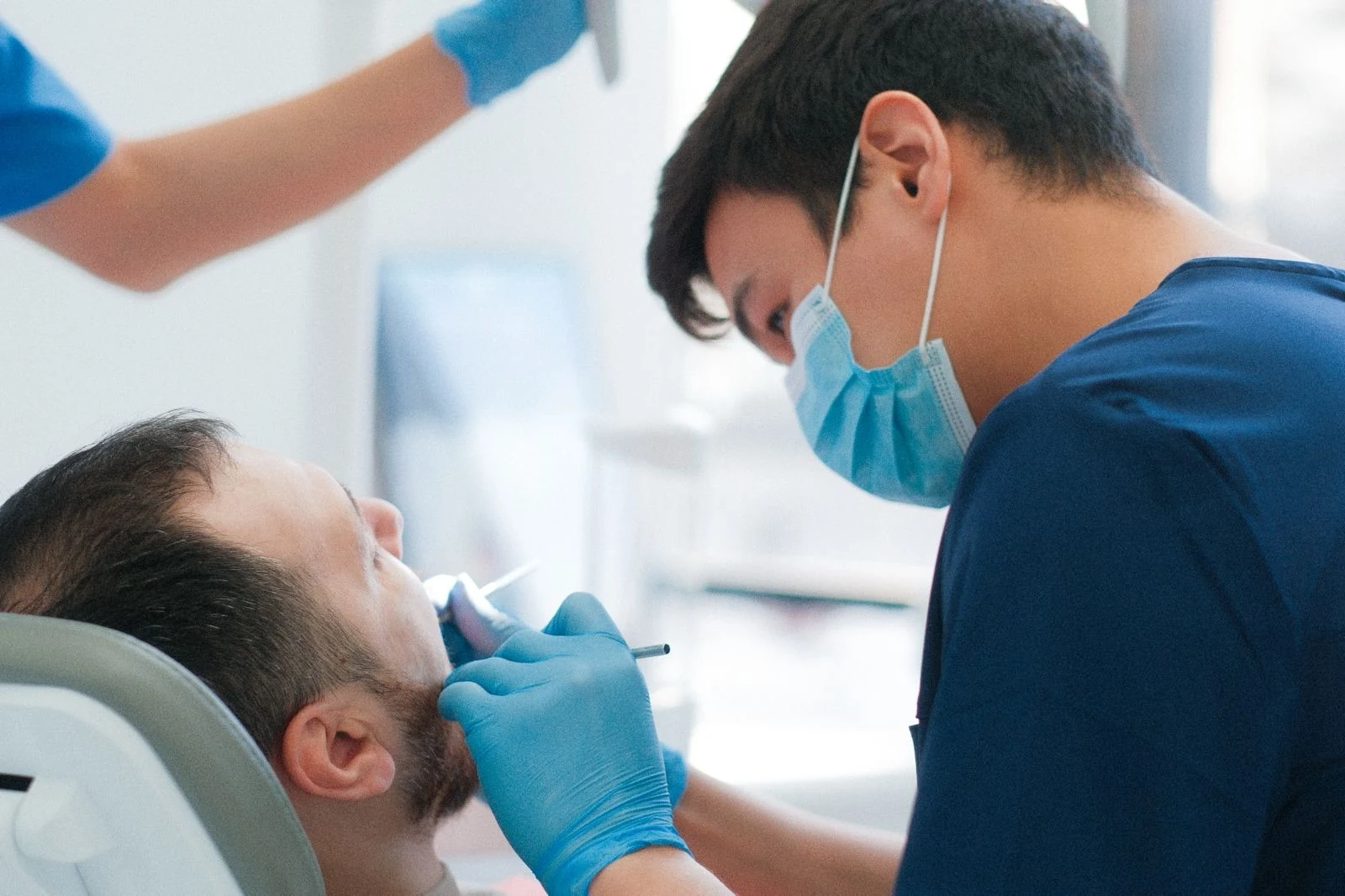 Приём пациента в клинике Esthetic Dent